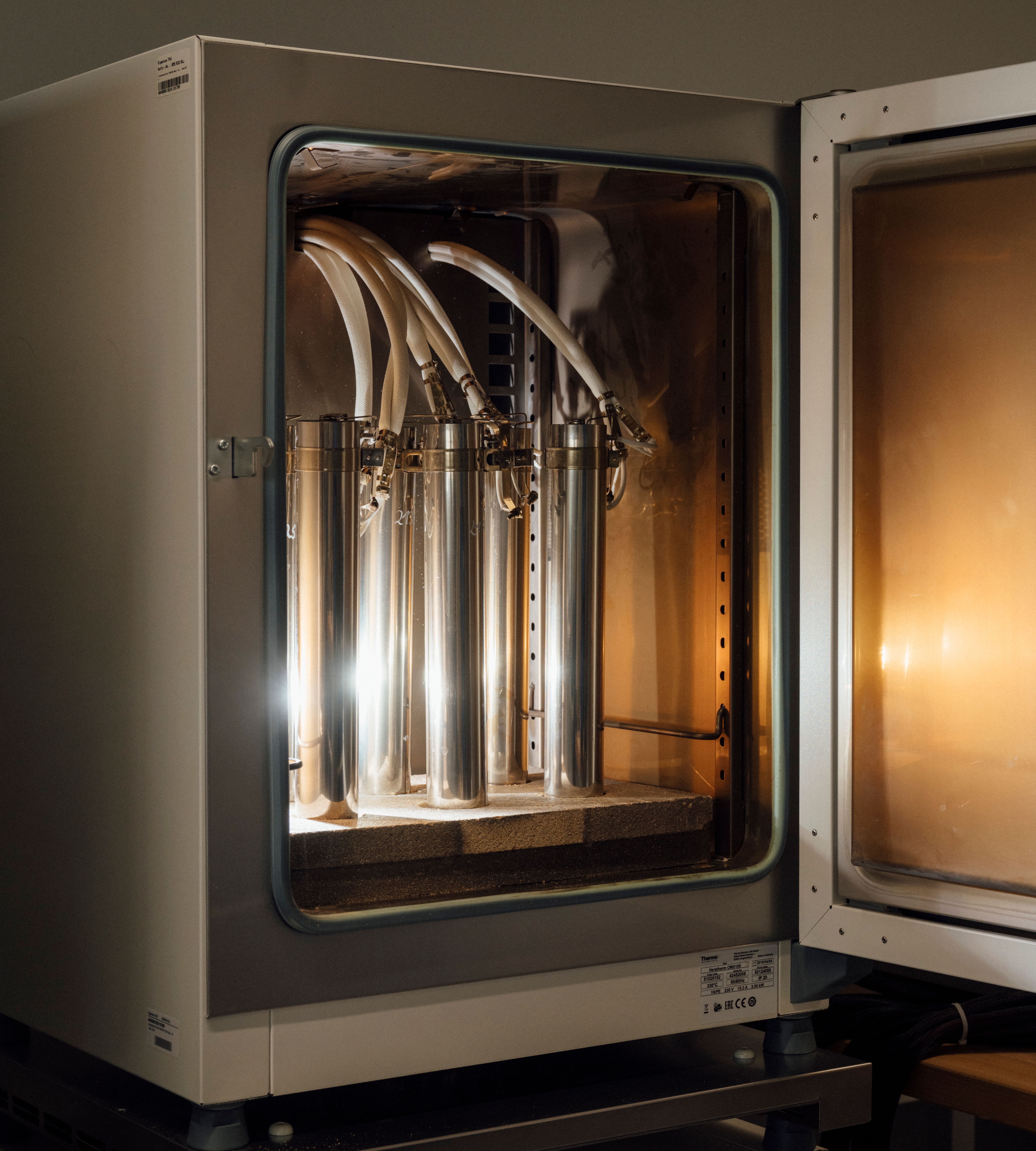 Sodium high-temperature battery cell testing.